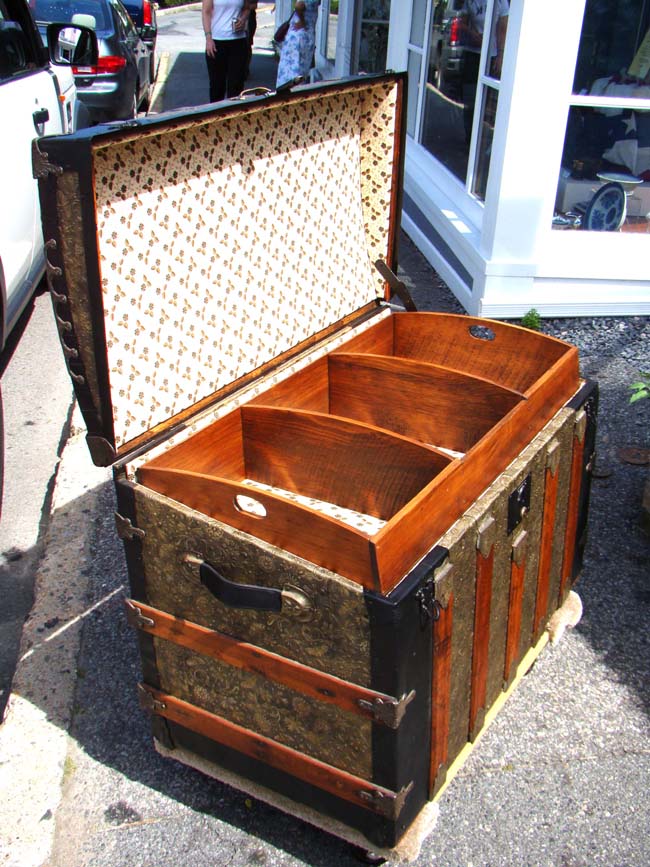 A fine 19th Century American Steamer Trunk fully restored circa 1880  — image 2